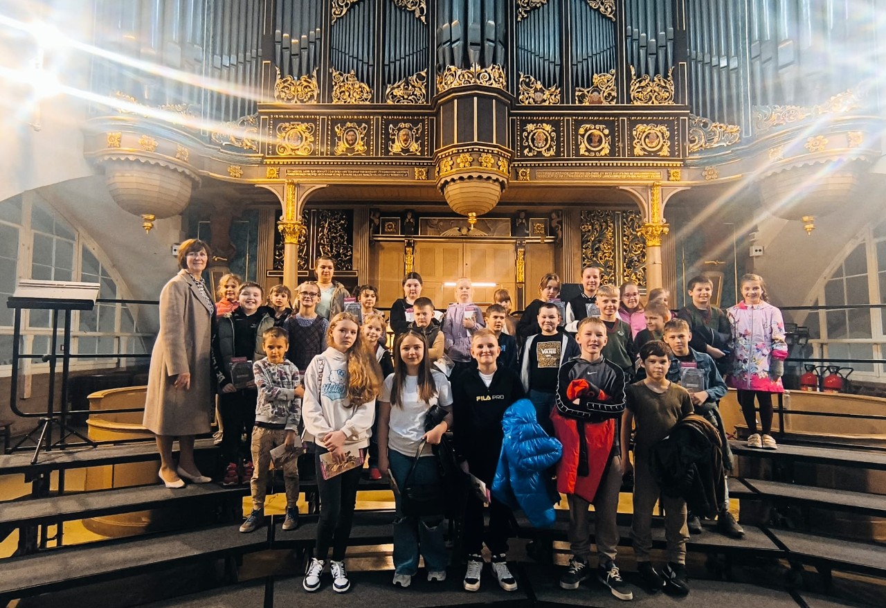 Mūsu skolas Ukrainas skolēni un 2.a klase dodas iepazīt Rīgas Doma ērģeles