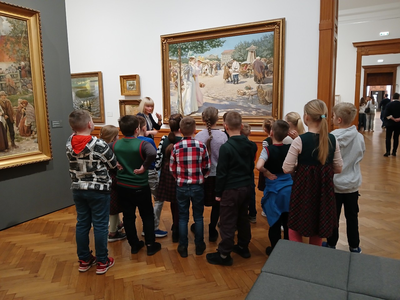 2.a klases skolēni Latvijas Nacionālās mākslas muzejā