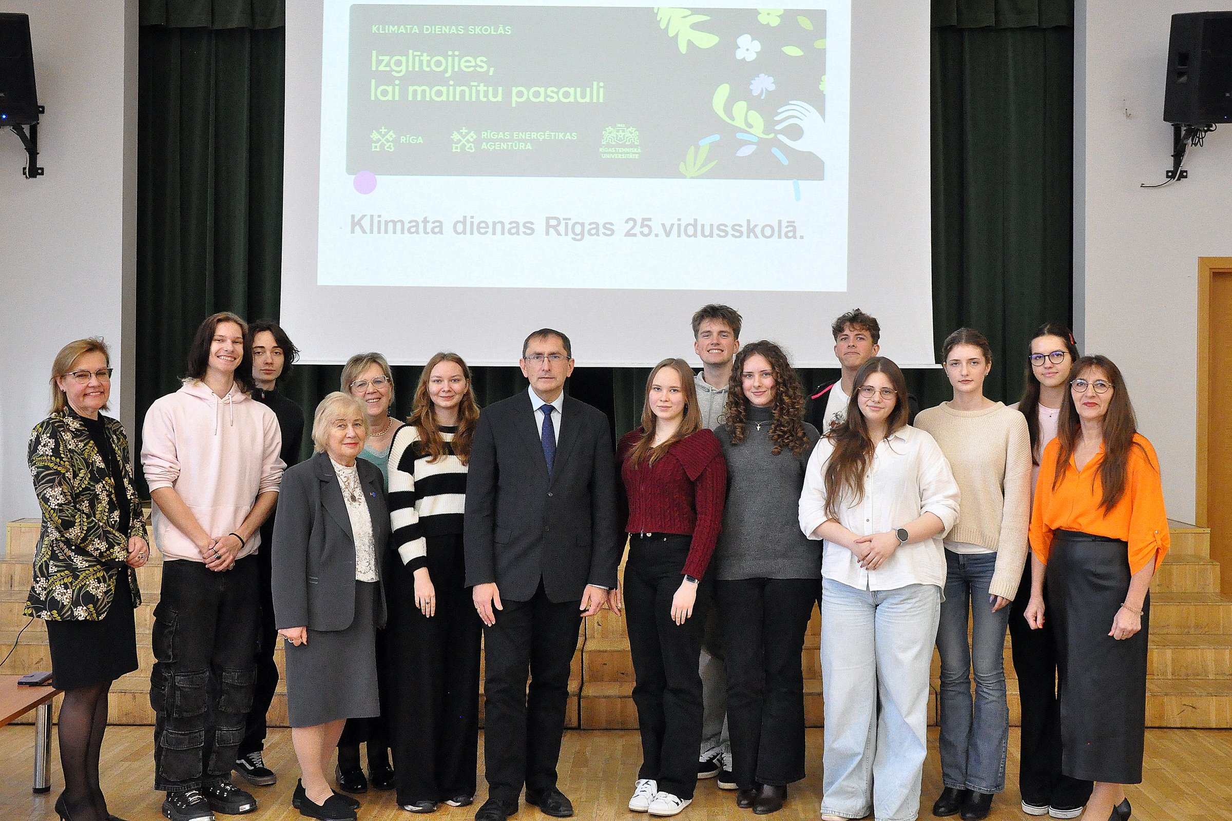 Rīgas 25. vidusskolā atklāj Klimata dienas – energoefektivitāte un resursu gudrā izmantošana