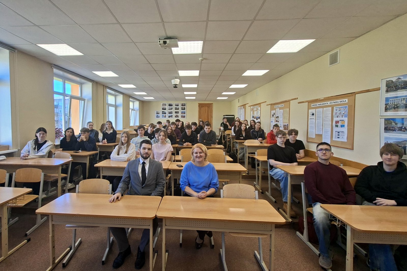 Ceļā uz gudru naudas pārvaldību: skolā viesojas Latvijas Bankas eksperts